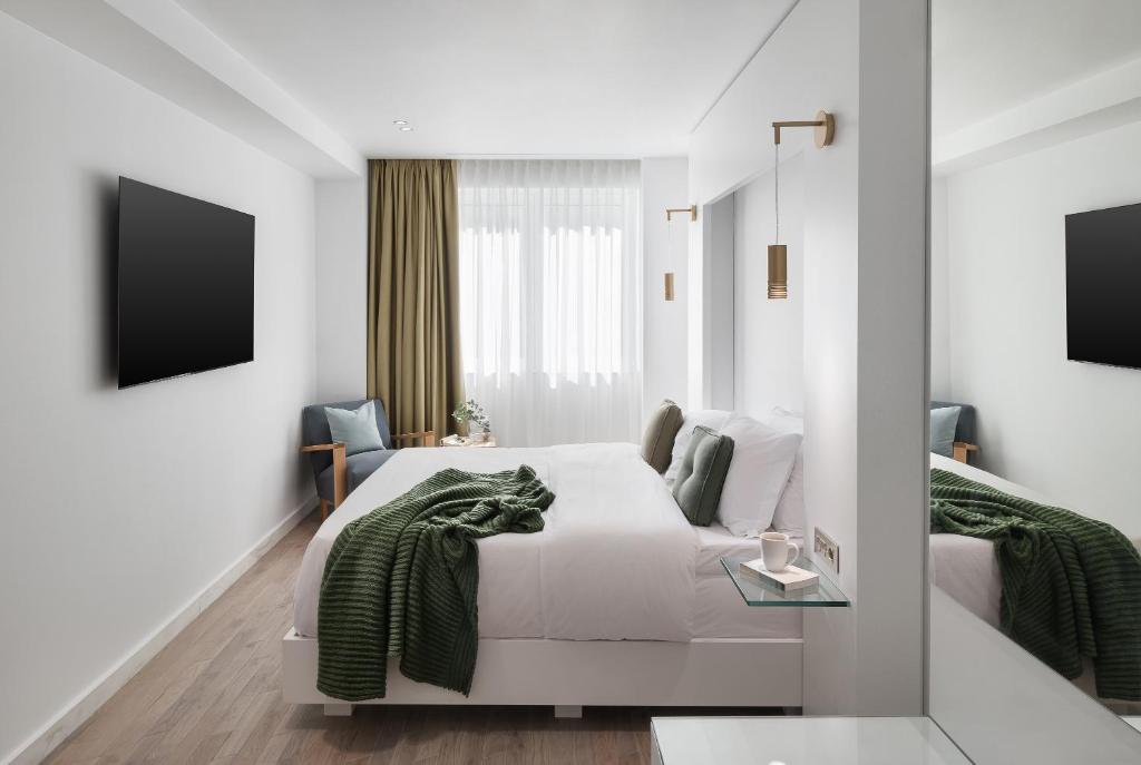 Μια τηλεόραση ή/και κέντρο ψυχαγωγίας στο White Rose Athens Residence