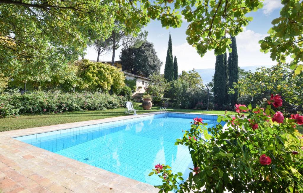 an image of a swimming pool in a garden at Casa Dei Lecci in Colle San Lorenzo