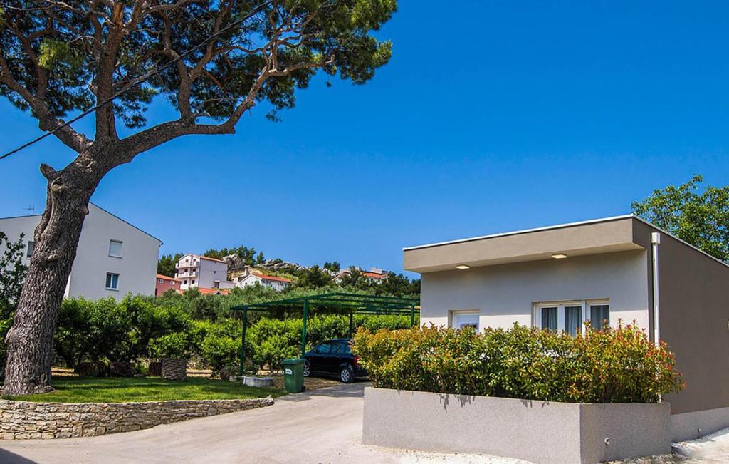 Nice Apartment In Podstrana With Wifi