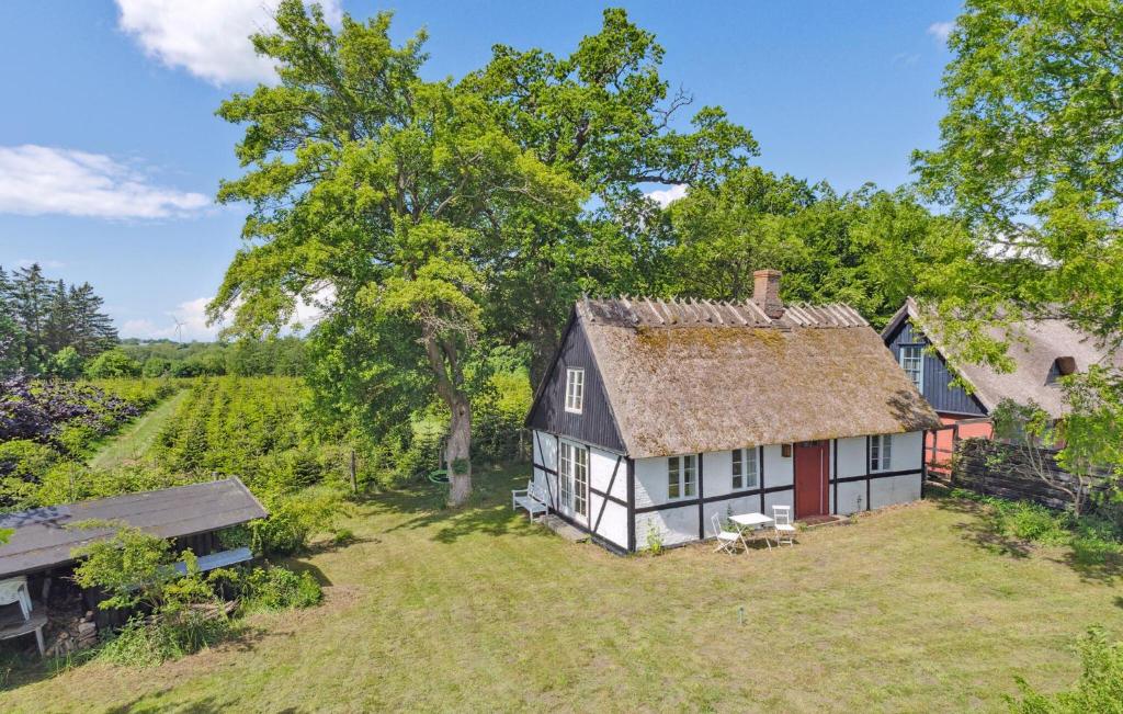 Το κτήριο όπου στεγάζεται  η παραθεριστική κατοικία