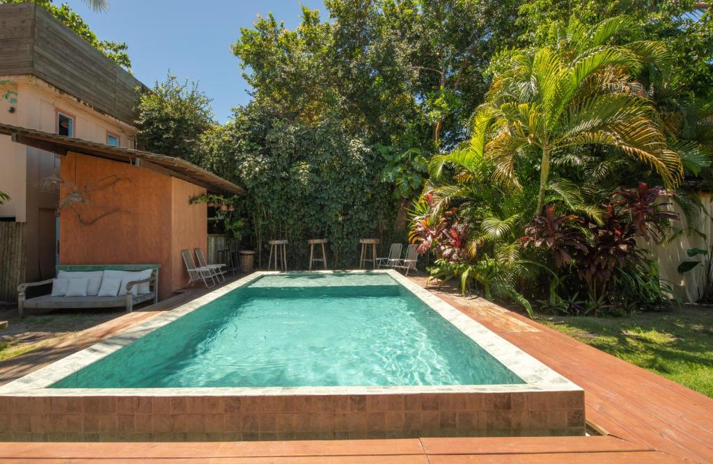 a swimming pool in the backyard of a house at Pousada Caraíva in Caraíva