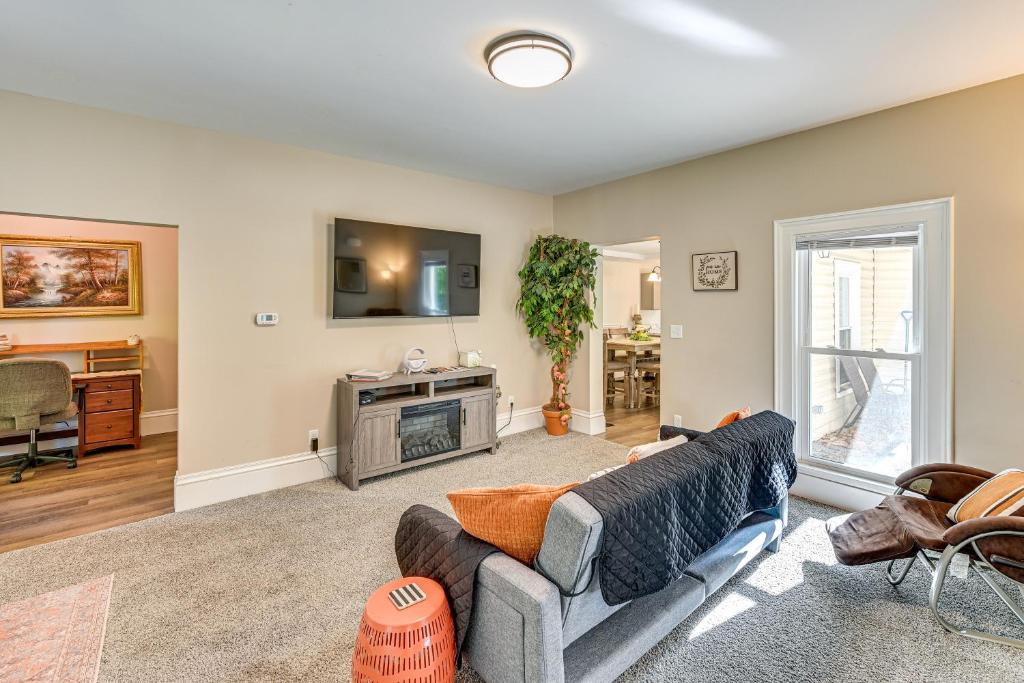 a living room with a couch and a tv at 6 Mi to Notre Dame Family Retreat with Deck and Yard in Mishawaka