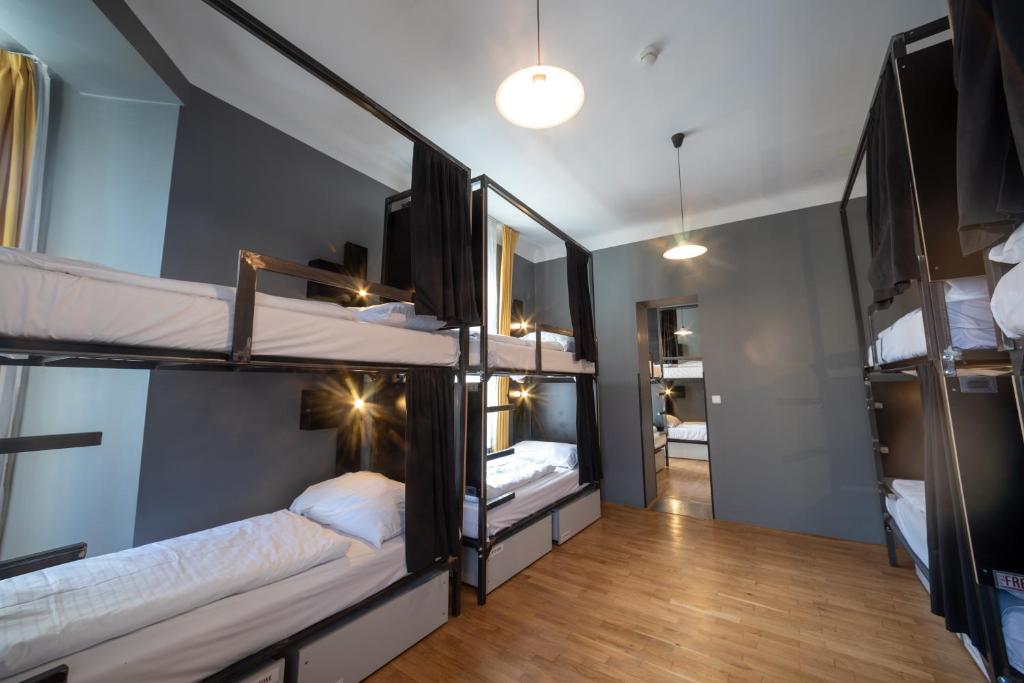 Czech Inn - Bunk Bed In 12-Bed Female Dormitory