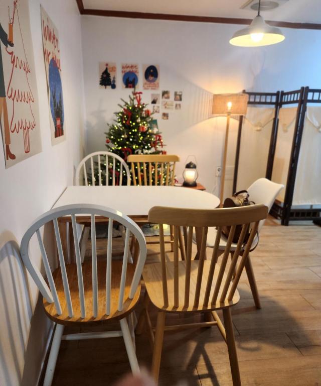 a dining room with a christmas tree and a table and chairs at 종로익선 스테이 in Seoul