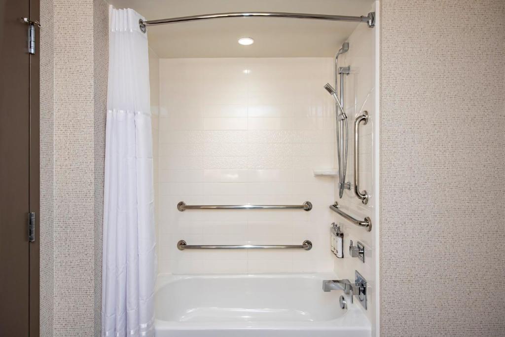 Holiday Inn Washington Capitol-National Mall by IHG photo