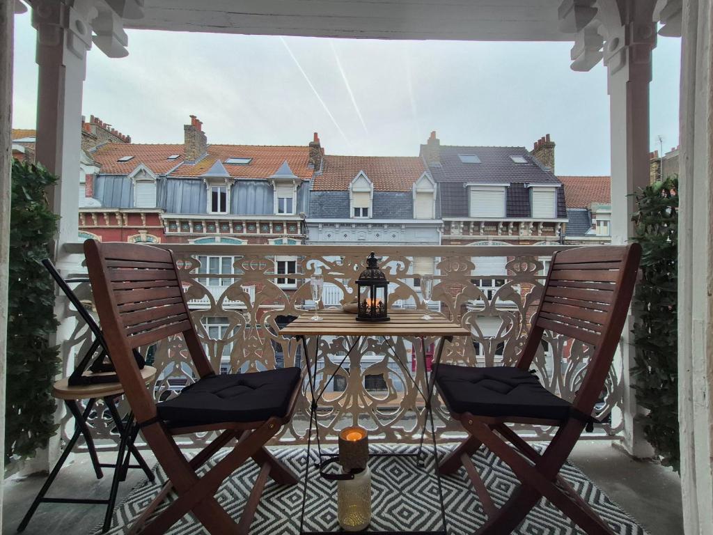 a table and two chairs on a balcony with a view at Villa Seven 2 in Dunkerque