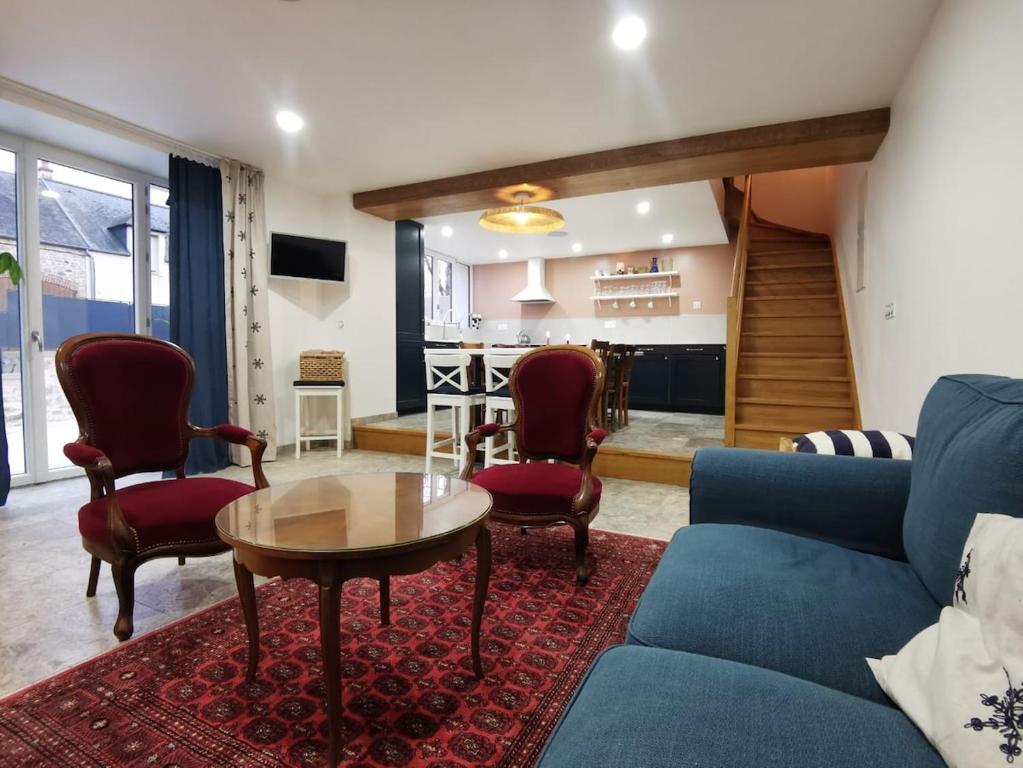 Posezení v ubytování At Abel's, Country House in Morvan!