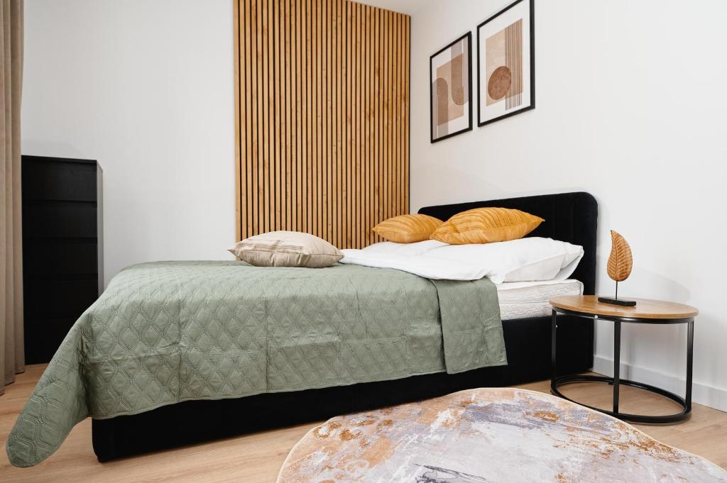 Giường trong phòng chung tại Zefir Apartment