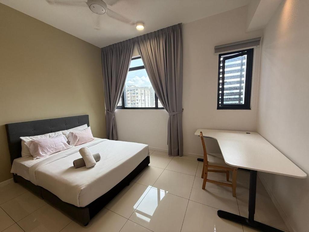 Postel nebo postele na pokoji v ubytování Chambers Residence by Luxy Stay