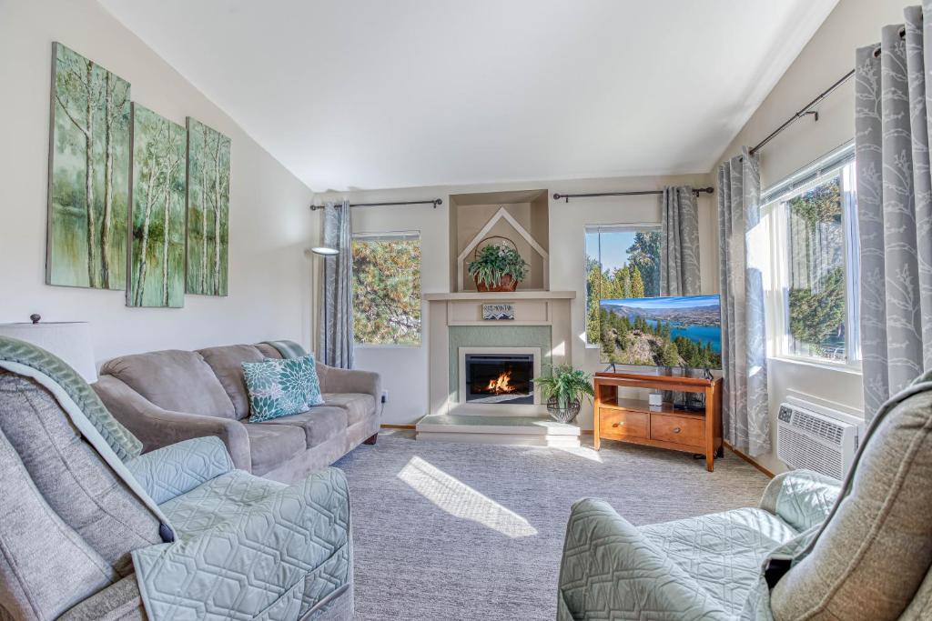 a living room with two couches and a fireplace at Alpine Paradise in Leavenworth