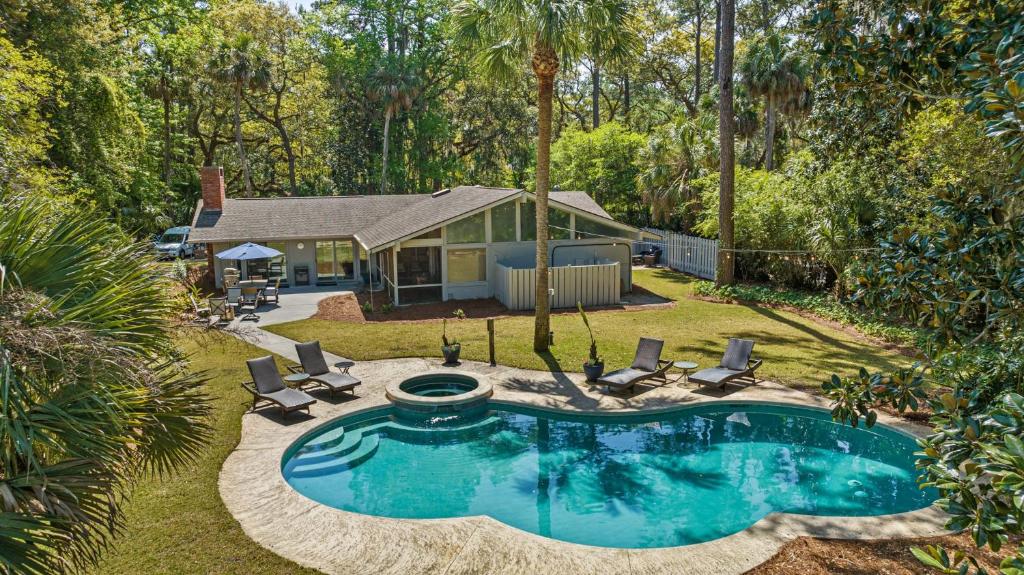 Bazén v ubytování Island Time nebo v jeho okolí