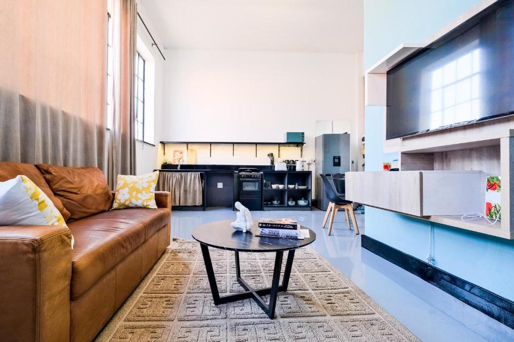 Et tv og/eller underholdning på 101 Revolution, Maboneng, FREE WIFI, FREE PARKING