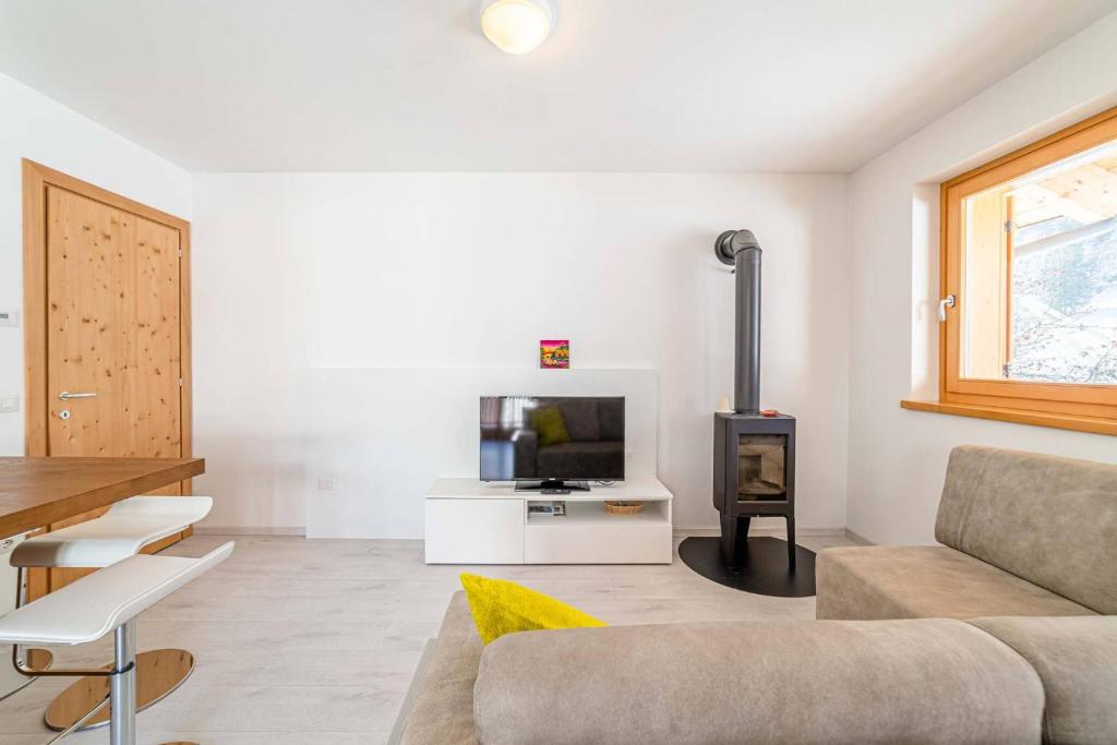 a living room with a couch and a fireplace at Olivia Home in Caprile