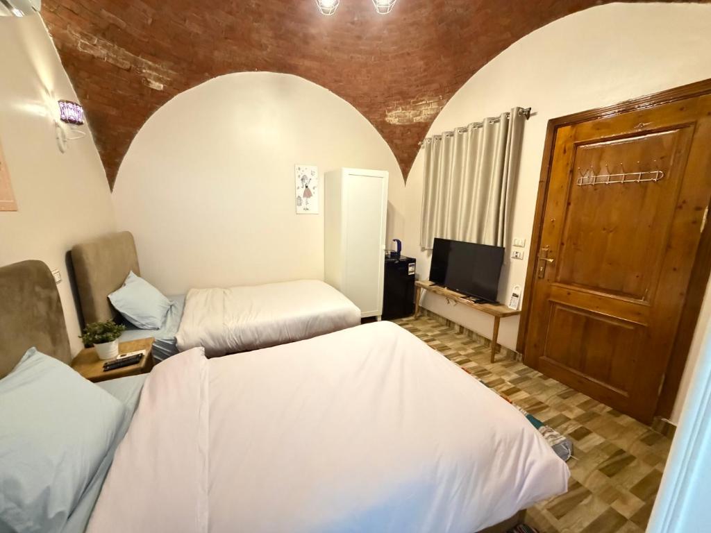 King Sahure Pyramid Inn - Economy Double Room
