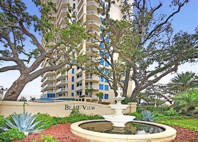 Κήπος έξω από το Beachview Condo at Beau View - 303 - fully furnished 3 bedroom 3 bathroom