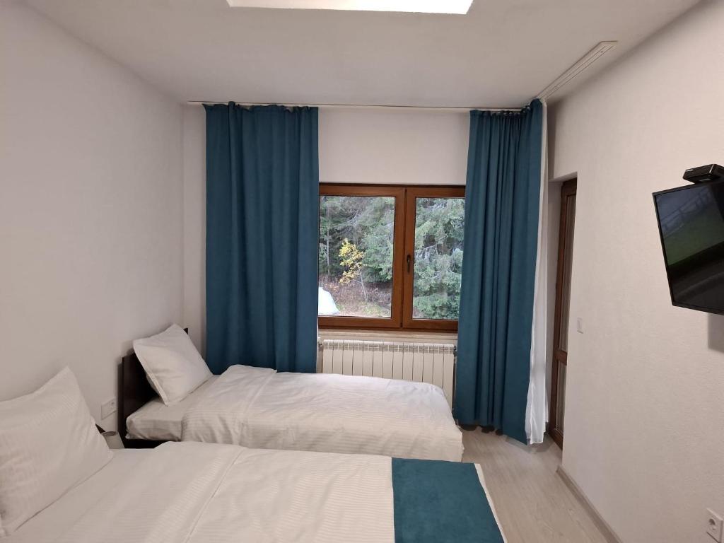 Ένα ή περισσότερα κρεβάτια σε δωμάτιο στο Четири сезона 12