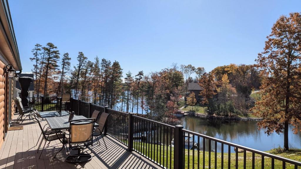 Θέα στο ποτάμι κοντά σε αυτή η παραθεριστική κατοικία