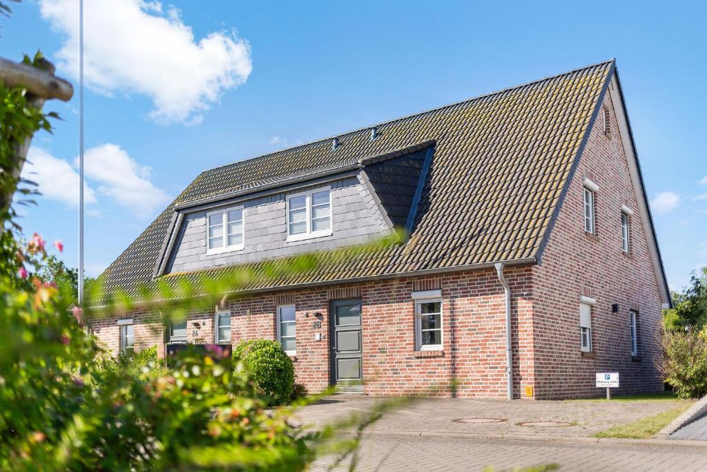 a large brick house with a gambrel roof at Inselhuus Fehmarn 2 in Petersdorf auf Fehmarn