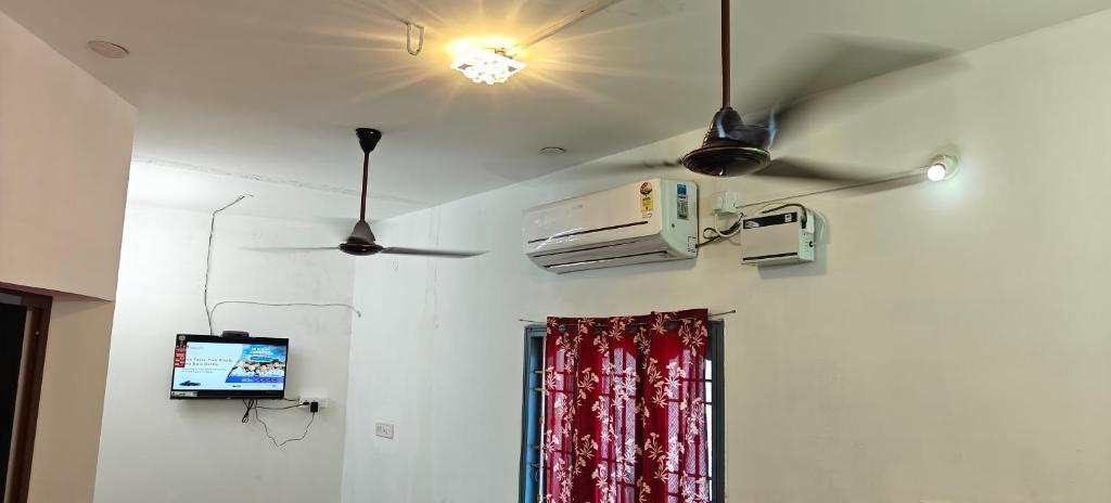 TV a/nebo společenská místnost v ubytování KN Royal Residency