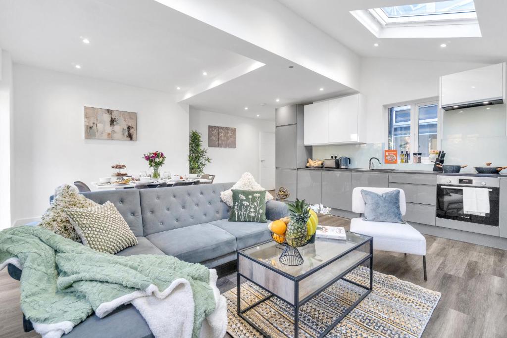 Η κουζίνα ή μικρή κουζίνα στο Comfortable & Deluxe 2 Bedroom Flat in Hendon