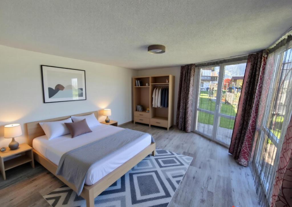 Giường trong phòng chung tại MonteVita Pitztal Panorama Apartments