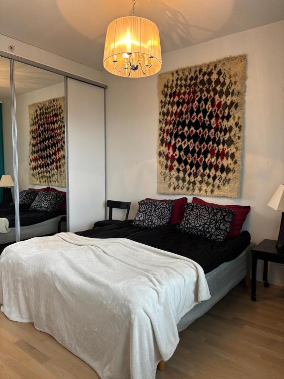 En eller flere senge i et værelse på Kaksio Leppävaaran tornissa