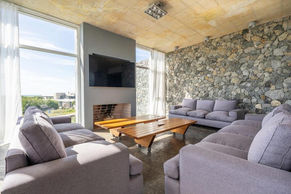 Posezení v ubytování Oceanfront Mansion