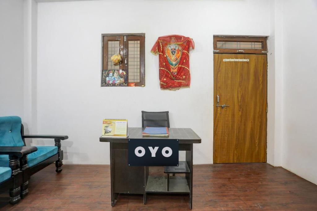 a desk with a laptop on it next to a door at SPOT ON S.M. HOTEL in Ghoghāpur