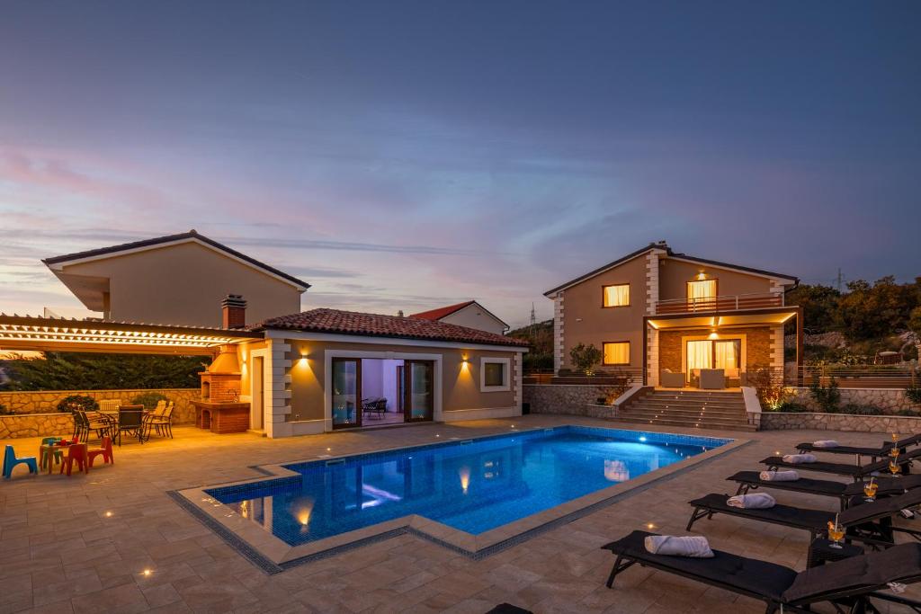 Villa Vilani Spa & Pool - Happy Rentals