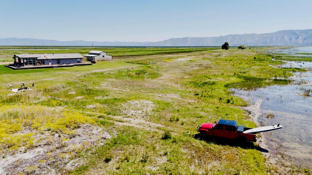 Fotografie z fotogalerie ubytování Lakeside Oasis with Mountain Views v destinaci Saint Charles