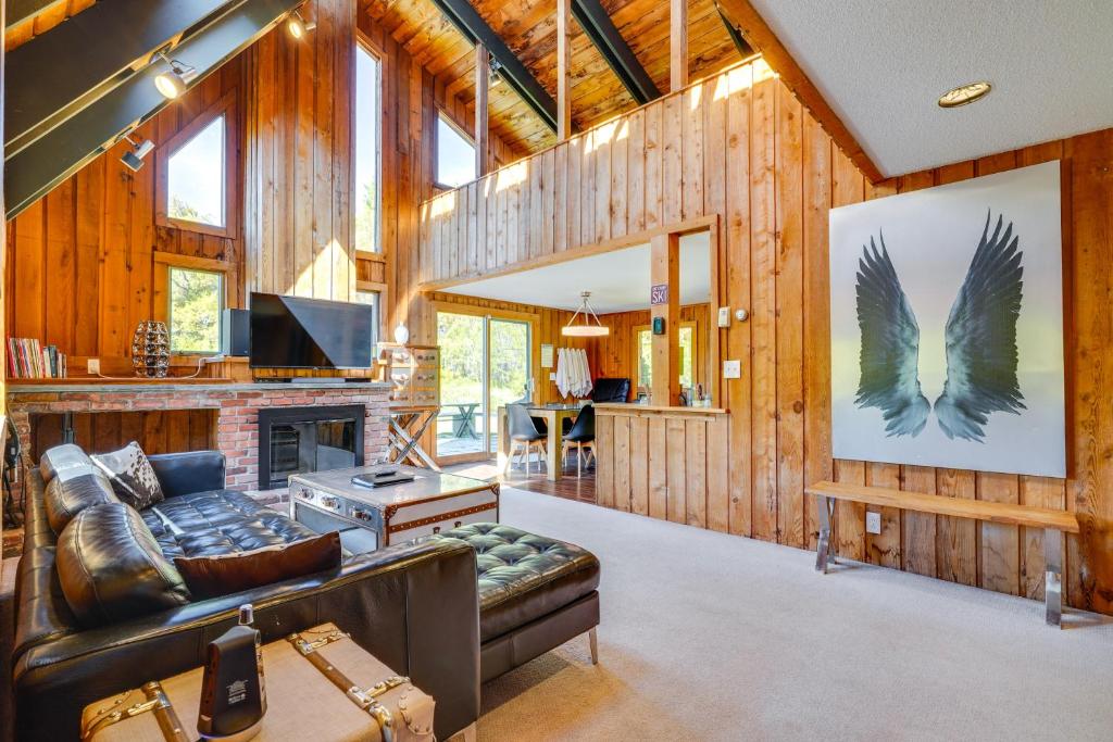 a living room with a couch and a fireplace at Stratton Shuttle Access! Vermont Mountain Hideaway in Bondville