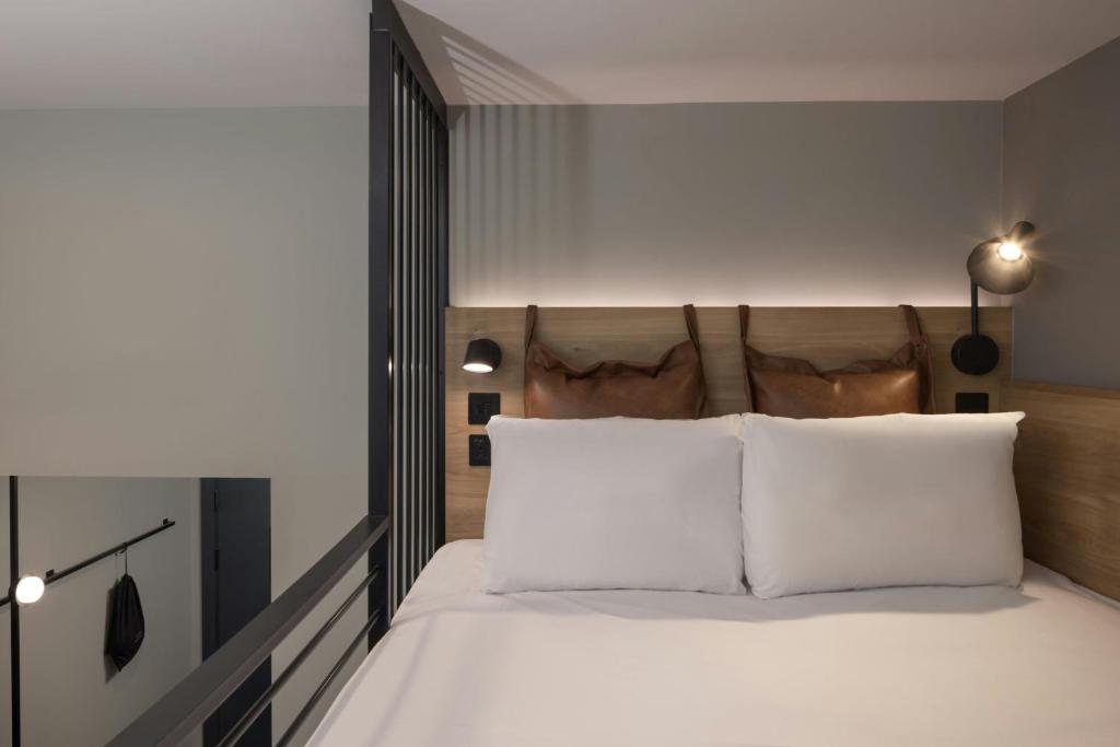 Moxy London Piccadilly Circus photo