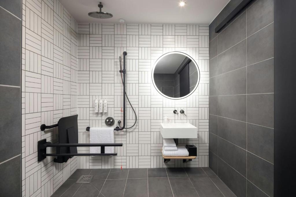 Moxy London Piccadilly Circus photo