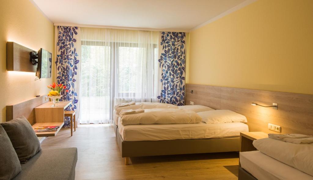 Postel nebo postele na pokoji v ubytování Ahorn Hotel