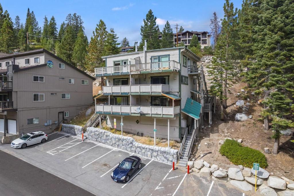 Το κτήριο όπου στεγάζεται  η παραθεριστική κατοικία