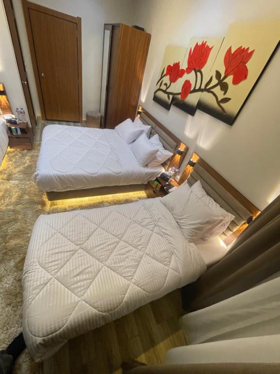 カイロにあるCairo Excellent Location hotelのツインベッド2台