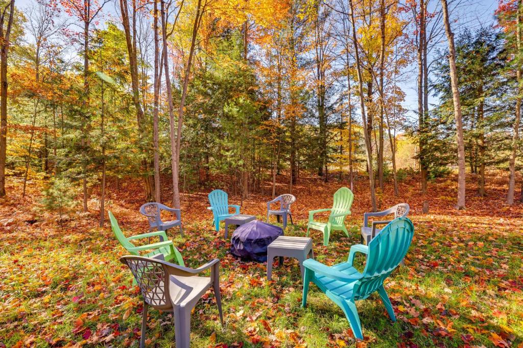 a group of chairs sitting in the grass at Sip and Hike! Autumn Escape 12 Mi to Traverse City in Grawn