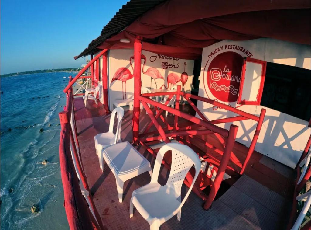 プラヤ・ブランカにあるMachu Picchu -Barúの赤い船