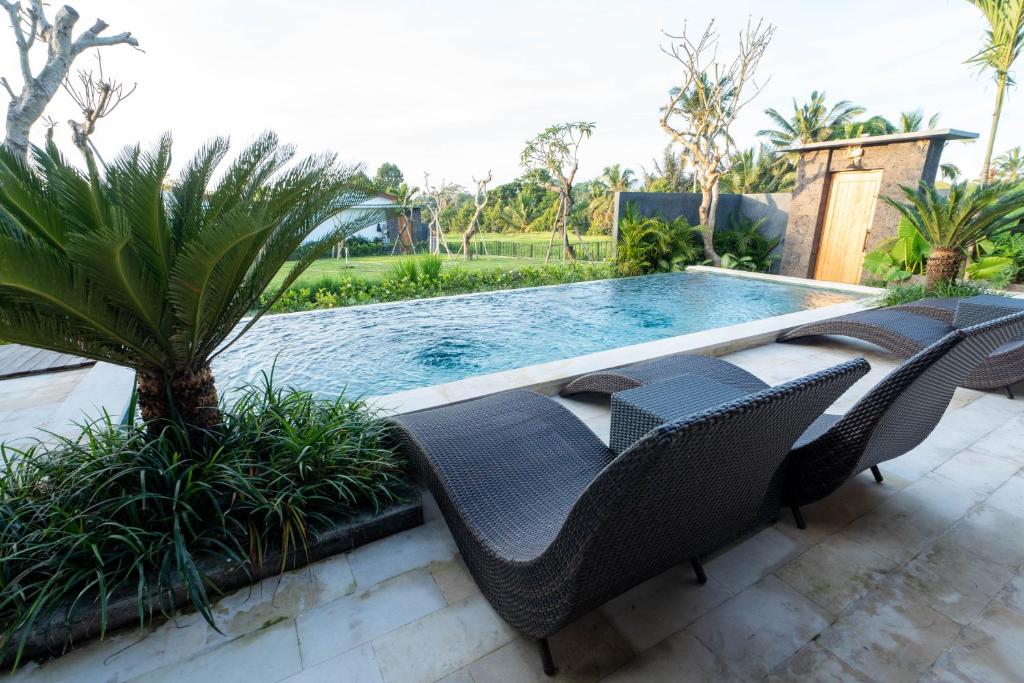 Bazén v ubytování KAPI Sebatu Villa nebo v jeho okolí