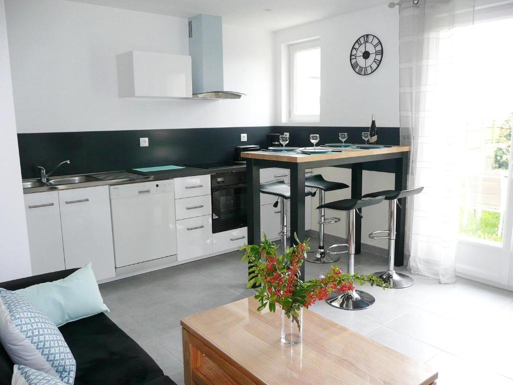 Η κουζίνα ή μικρή κουζίνα στο Apartment in Lilia near Kastell Ac"h Strand