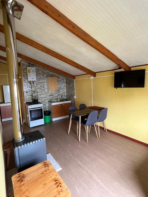 Kuchyň nebo kuchyňský kout v ubytování Cabañas el mañio