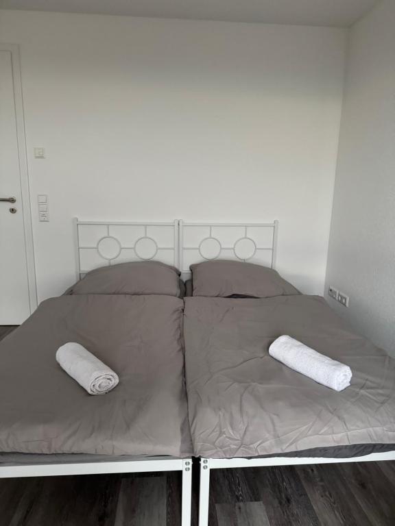 Ένα ή περισσότερα κρεβάτια σε δωμάτιο στο Haus am Vogesenblick- Ihr Zimmer mit Aussicht für bis zu 4 Personen