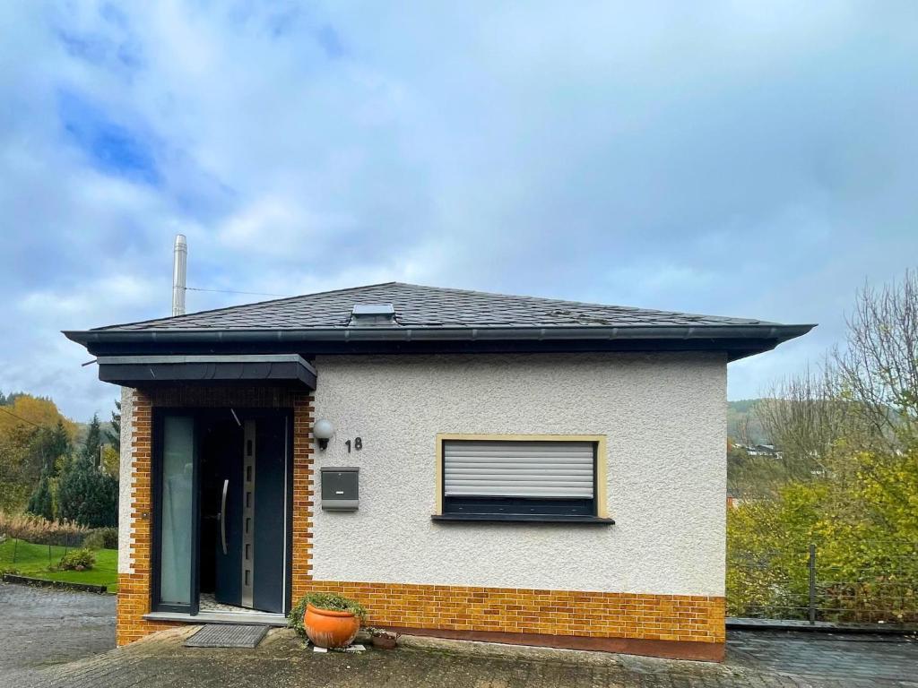 Το κτήριο όπου στεγάζεται  η παραθεριστική κατοικία