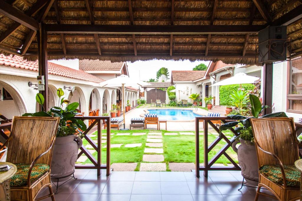 Mahogany Lodge, Cantonments photo