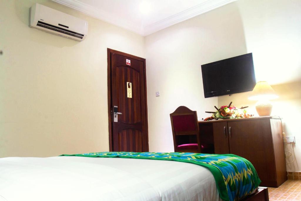 Mahogany Lodge, Cantonments photo