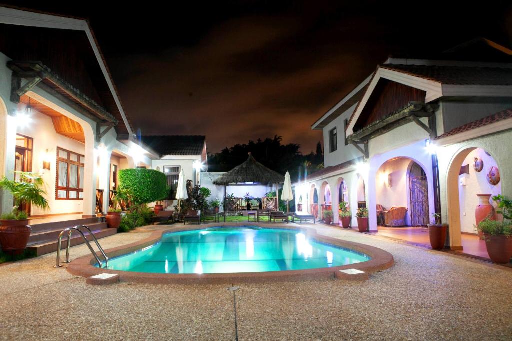 Mahogany Lodge, Cantonments photo