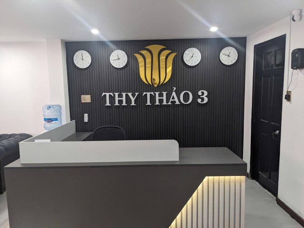 a try thao office with clocks on the wall at Khách sạn Thy Thảo 3 in Ho Chi Minh City