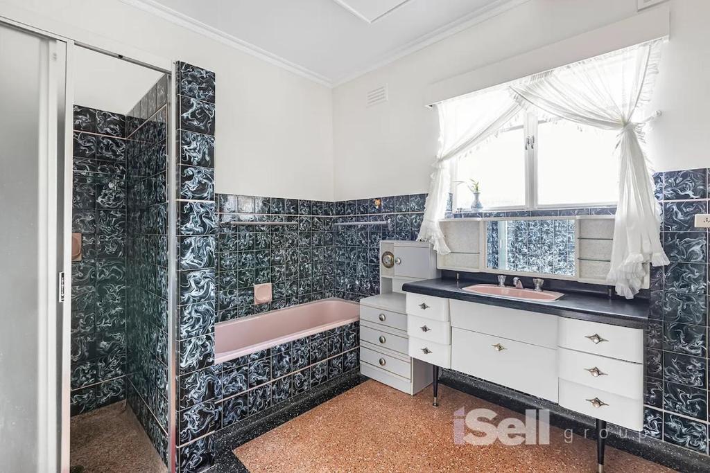 Koupelna v ubytování Beautiful house in the heart of Springvale!