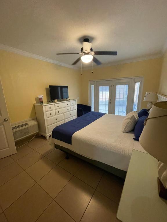 Coral Sands Inn photo