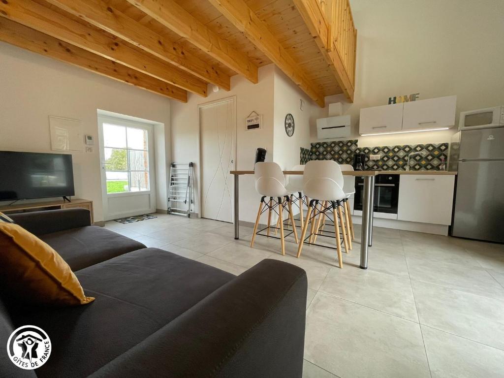 Η κουζίνα ή μικρή κουζίνα στο Location Studio avec Piscine Chauffée en Vendée - FR-1-426-595